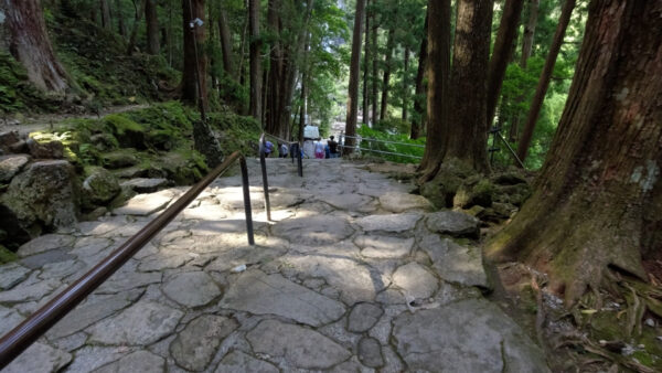 那智の滝へ向かう道